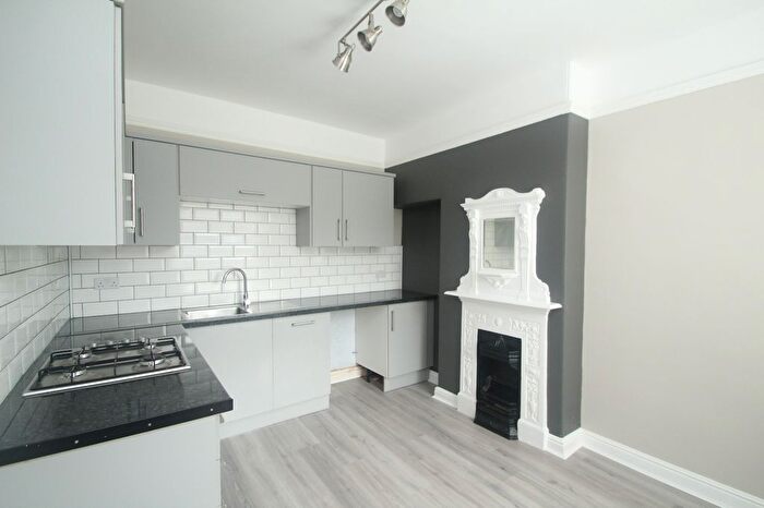 2 Bedroom Flat To Rent In Dragon Avenue, Harrogate, North Yorkshire, Uk, HG1