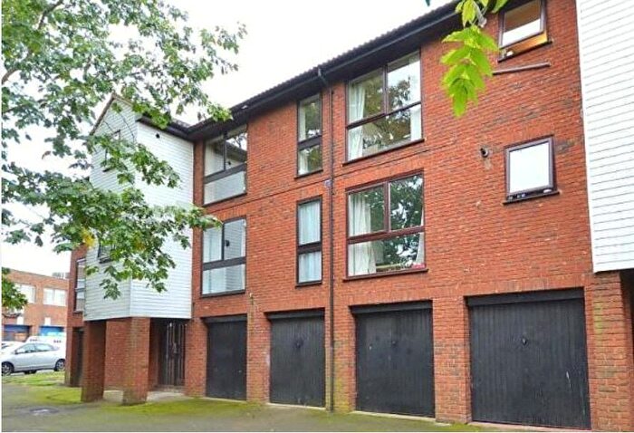 1 Bedroom Flat To Rent In Laleham Road, Shepperton, Surrey, TW17