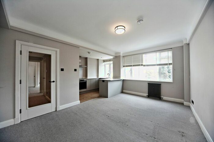 1 Bedroom Flat To Rent In Du Cane Court, Balham High Road, London, SW17