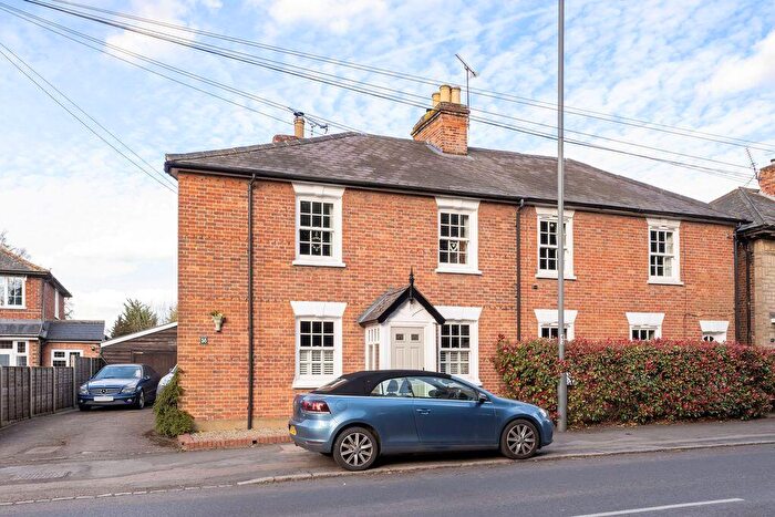 3 Bedroom Semi-Detached House For Sale In London Road, Aston Clinton, HP22