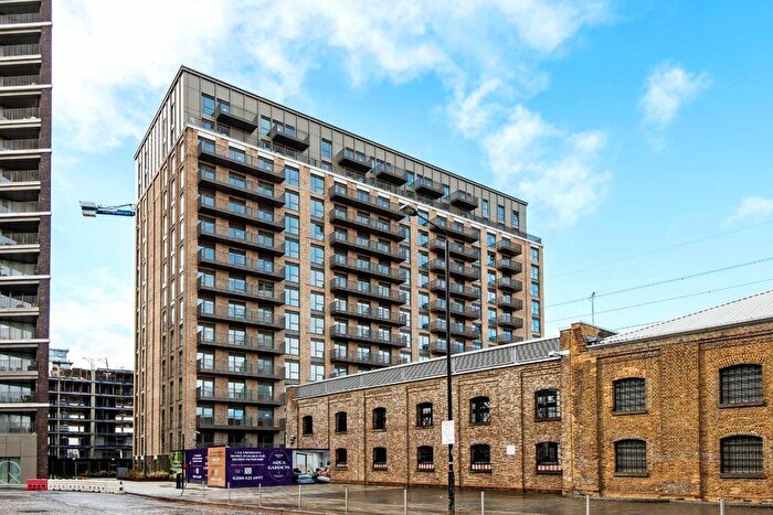 3 Bedroom Flat To Rent In Western Gateway, Royal Victoria, E16