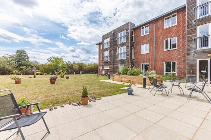 2 Bedroom Apartment For Sale In Forest Close, Wexham, SL2