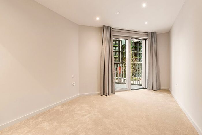 1 Bedroom Flat To Rent In Nine Elms Lane, London, SW11