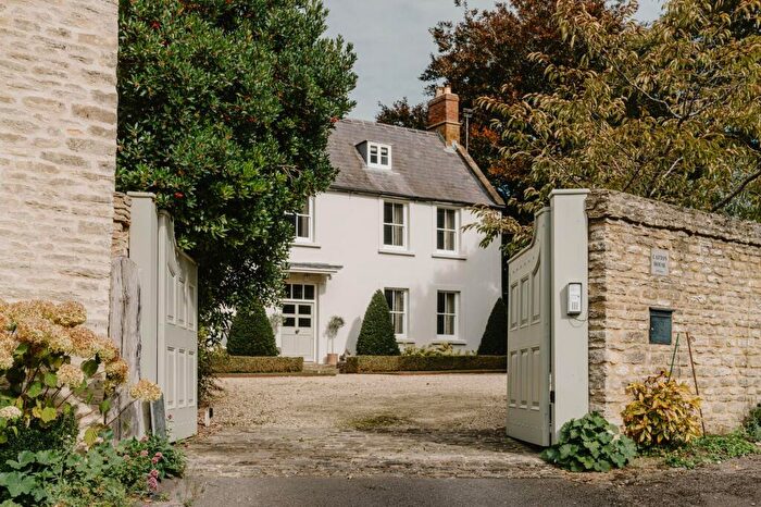 5 Bedroom Detached House For Sale In The Square, Aynho, OX17