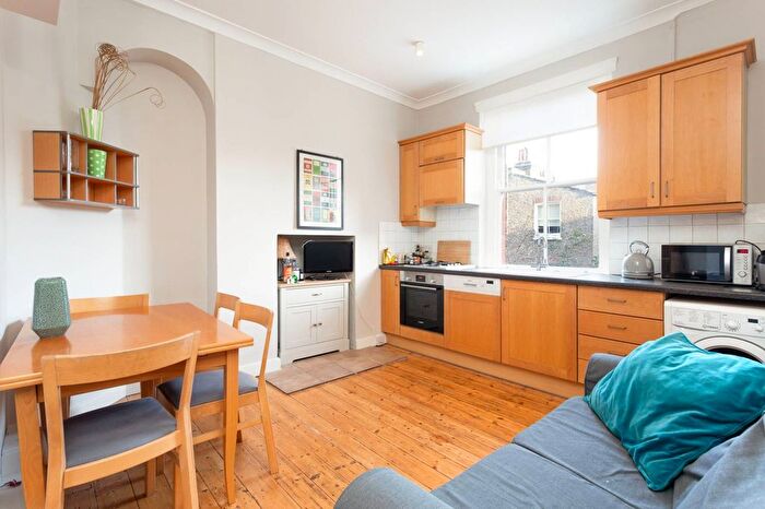2 Bedroom Flat To Rent In Arundel Mansions, Fulham, London, SW6
