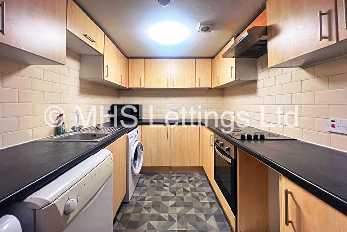 5 Bedroom Flat To Rent In A Cardigan Road, Leeds, LS6