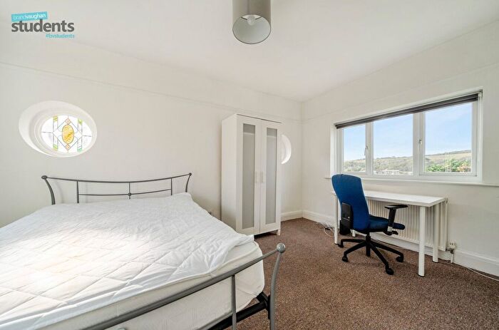 Semi-detached House To Rent In Nyetimber Hill, Brighton, East Sussex, BN2