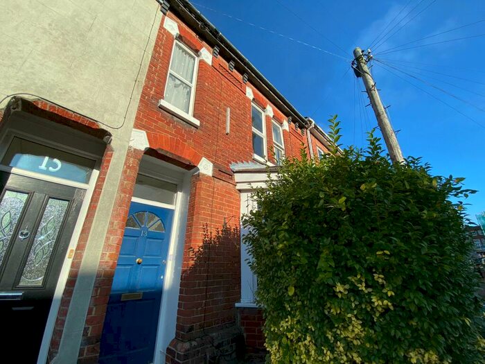 5 Bedroom House To Rent In Milton Road, SO15