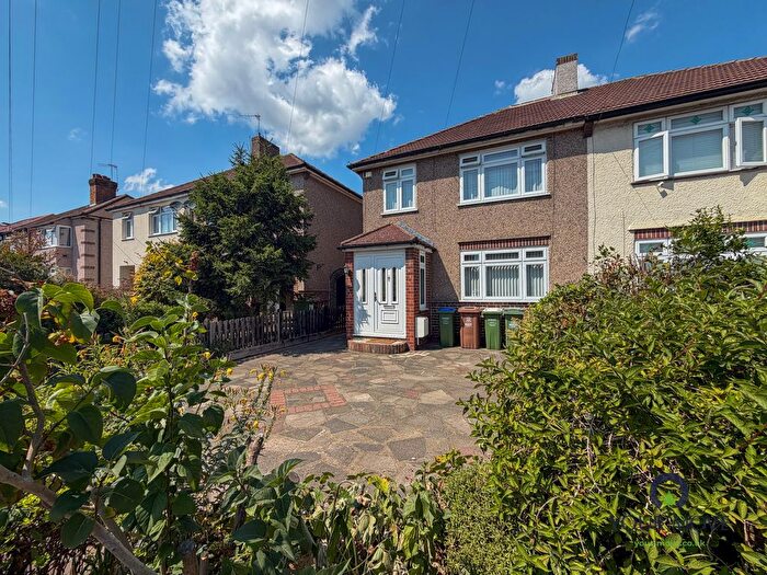 3 Bedroom Semi Detached House For Sale In Parsonage Manorway, Belvedere, DA17