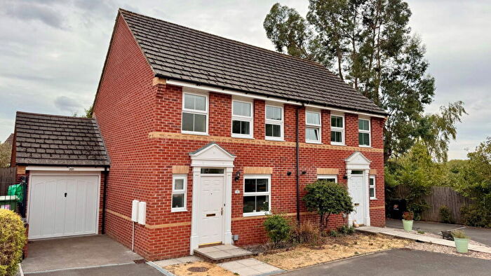 2 Bedroom Semi-Detached House For Sale In Huntingdon Gardens, Newbury, RG14