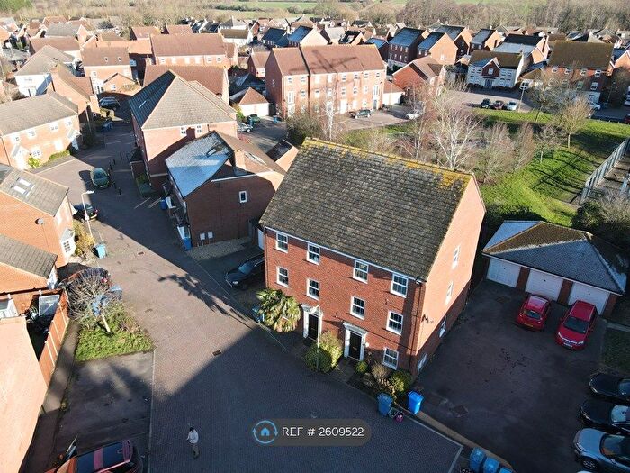 5 Bedroom Semi-detached House To Rent In Pexalls Close, Hook, RG27