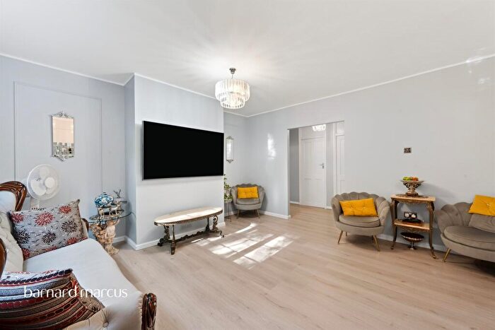 2 Bedroom Flat For Sale In Glenbuck Road, Surbiton, KT6