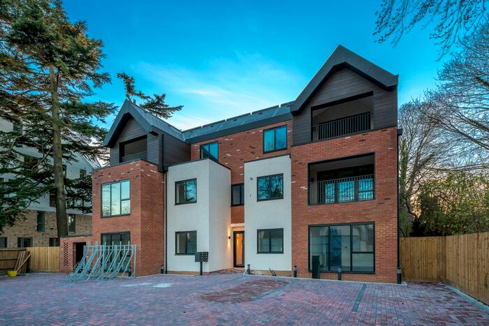 2 Bedroom Flat To Rent In Woodcote Drive, Purley, CR8