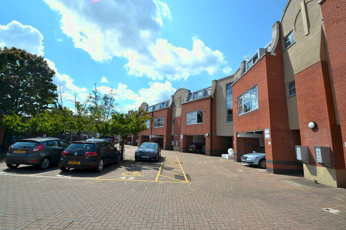 1 Bedroom Apartment To Rent In Barnsbury Lane, Surbiton, KT5