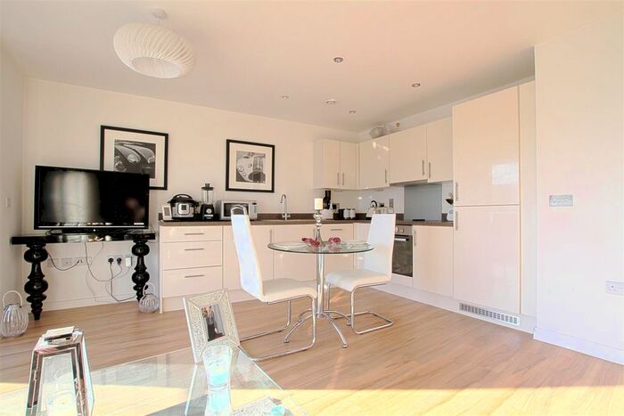 1 Bedroom Flat To Rent In Tewkesbury Road, London, W13