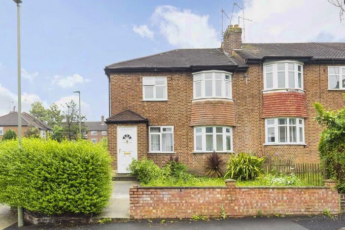 2 Bedroom Flat To Rent In Sydney Road, London N10