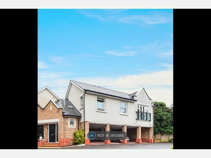 2 Bedroom Flat To Rent In Woodmill Close, London, SW15