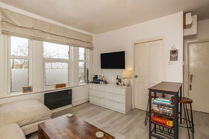 1 Bedroom Flat To Rent In Central Hill London, SE19