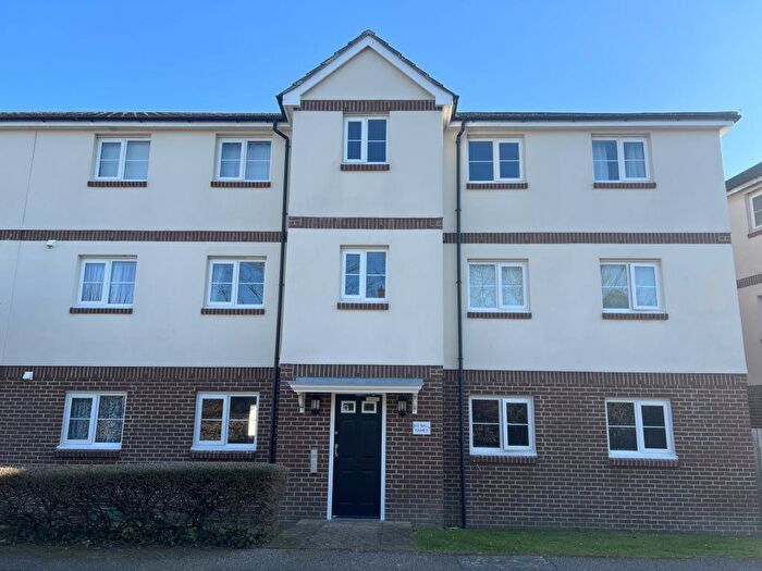 2 Bedroom Flat To Rent In Buckland Close, Bideford, Devon, EX39