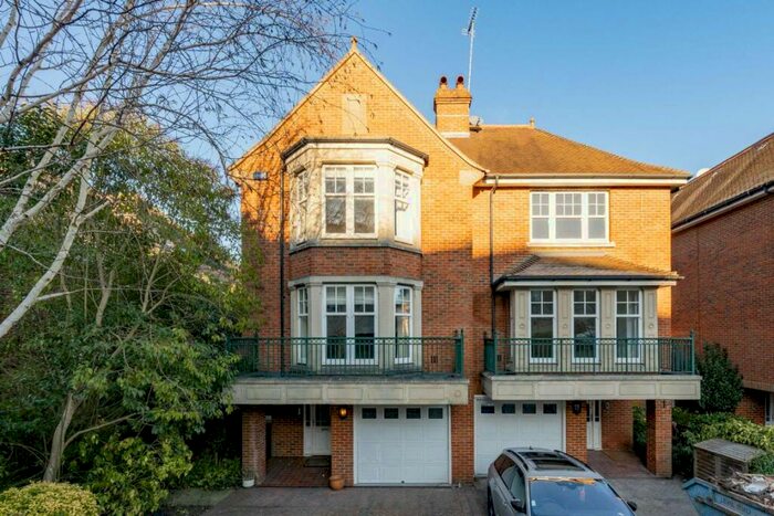 5 Bedroom House To Rent In Mountview Close, London, NW11
