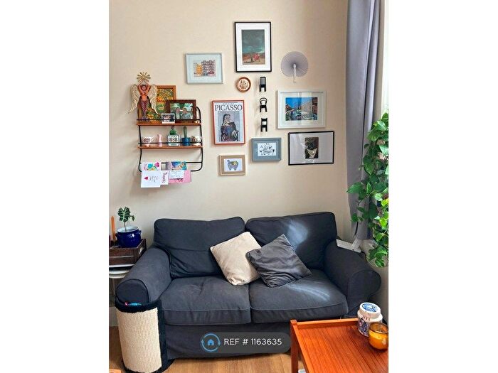 Studio To Rent In Gloucester Drive, London, N4