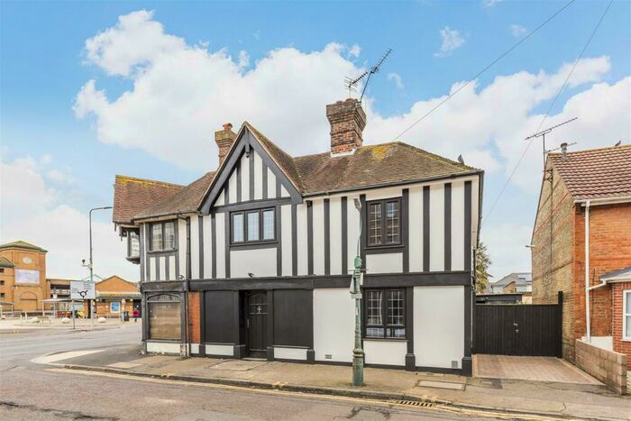 1 Bedroom Ground Flat To Rent In Ashley Road, Boscombe, BH1