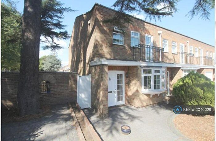 3 Bedroom End Of Terrace House To Rent In Adams Square, Kent, DA6