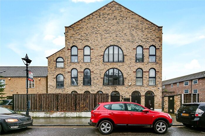 2 Bedroom Flat To Rent In Chapelford Apartments, Ruston Street, Bow, London, E3