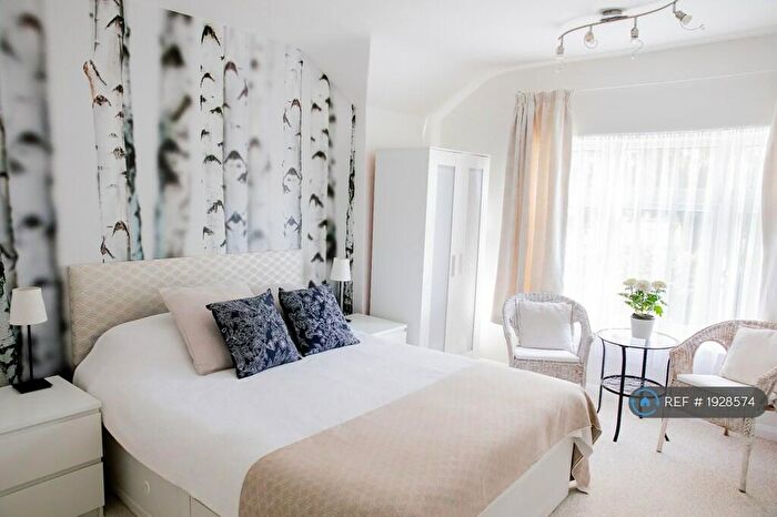 1 Bedroom Flat To Rent In Park Road, Swanscombe, DA10