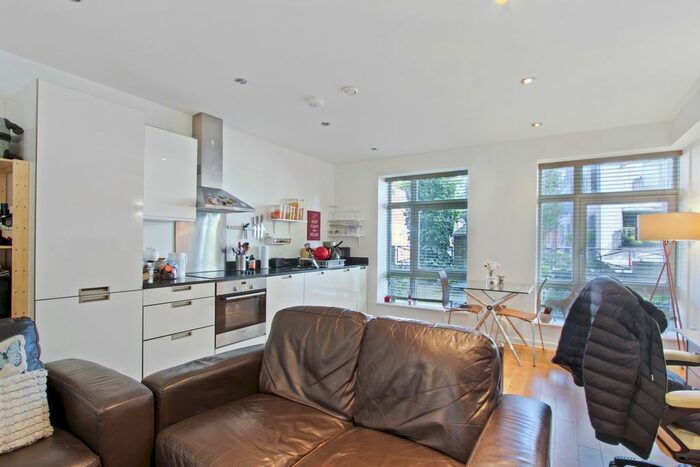 1 Bedroom Flat To Rent In The Retreat, Earlsfield, SW18