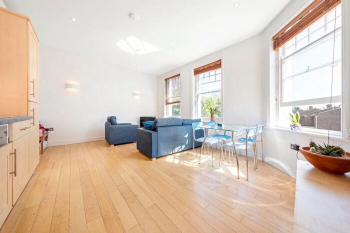 2 Bedroom Flat To Rent In Howletts Road, SE24