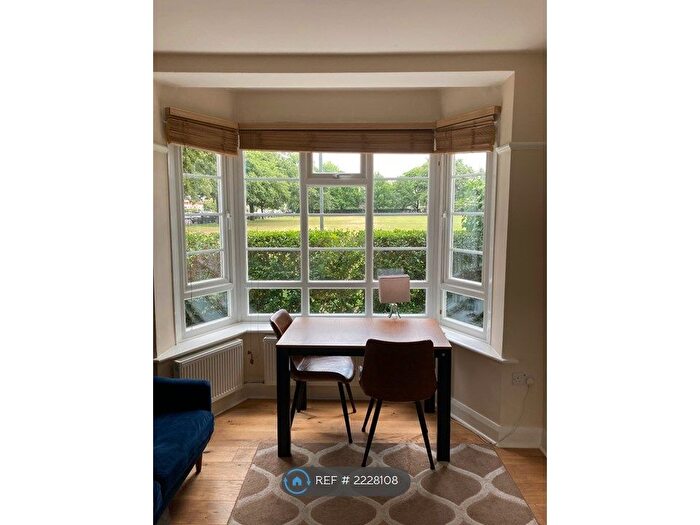 1 Bedroom Flat To Rent In Burntwood Court, London, SW17