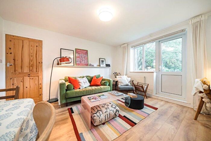 1 Bedroom Flat To Rent In Albion House, Watsons Street, London, SE8