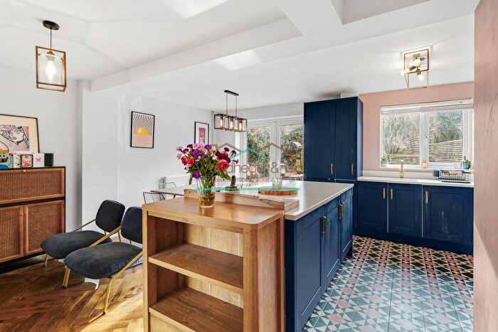 4 Bedroom Semi-detached House For Sale In Midland Road, Raunds, NN9