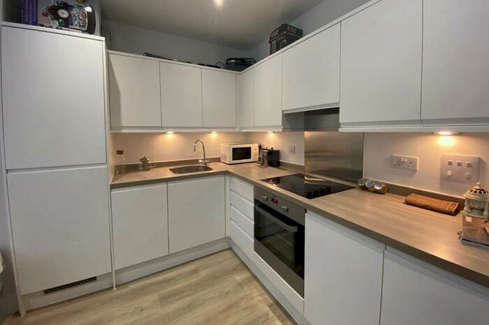 1 Bedroom Apartment To Rent In London Road, Staines-upon-thames, Surrey, TW18