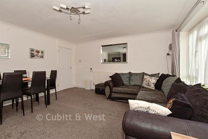 2 Bedroom Flat For Sale In Kipling Avenue, Woodingdean, Brighton, East Sussex, BN2