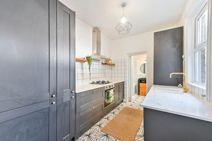 1 Bedroom Flat For Sale In Turton Road, Wembley, HA0