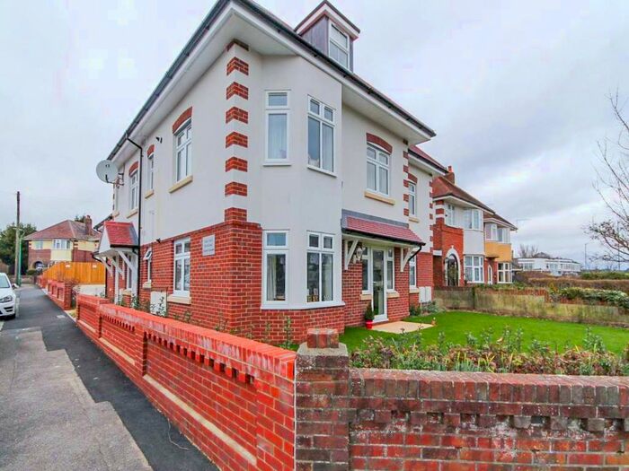 1 Bedroom Apartment To Rent In Iford Court, Bedford Crescent, Bournemouth, BH7