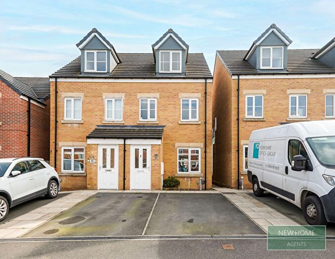 3 Bedroom Semi-Detached House For Sale In Sycamore Drive Castleford, WF10