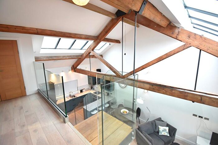 2 Bedroom Apartment To Rent In Kennaway Apartments, Commercial Rd, EX2