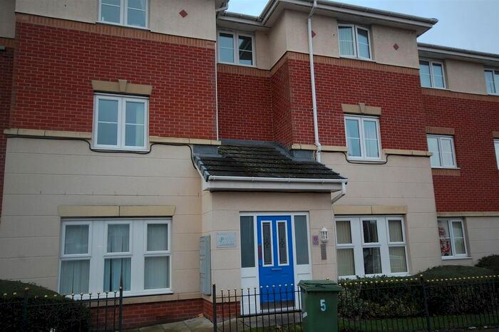 2 Bedroom Flat To Rent In Kingham Close, Moreton, Wirral, CH46