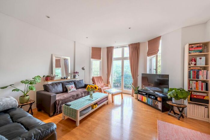 2 Bedroom Flat To Rent In Maida Vale, Little Venice, London, W9