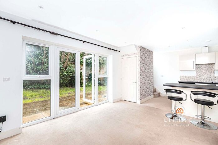 2 Bedroom Mews For Sale In Commercial Road, Poole, BH14