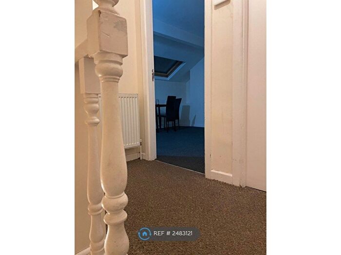 1 Bedroom Flat To Rent In Whetley Grove, Bradford, BD8