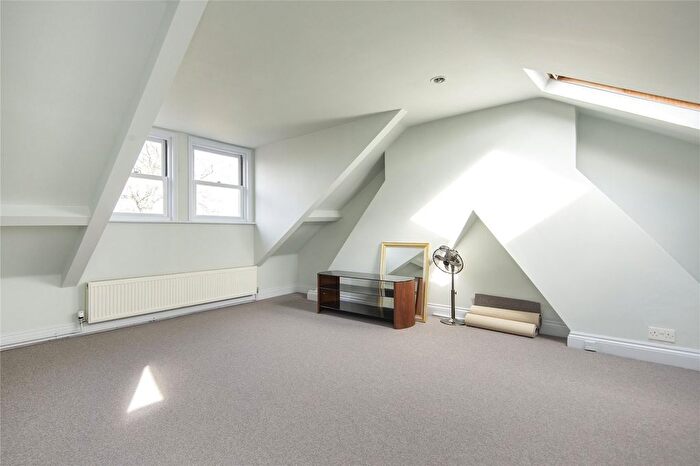 3 Bedroom Flat To Rent In Thistlewaite Road, Clapton, London, E5