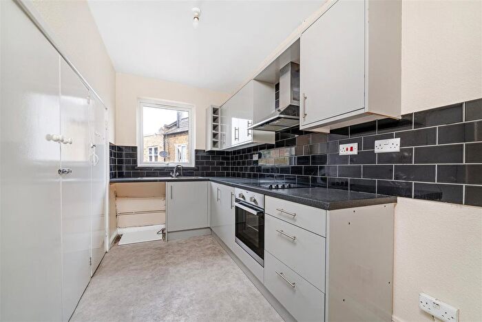 2 Bedroom Flat To Rent In East Street, London, SE17