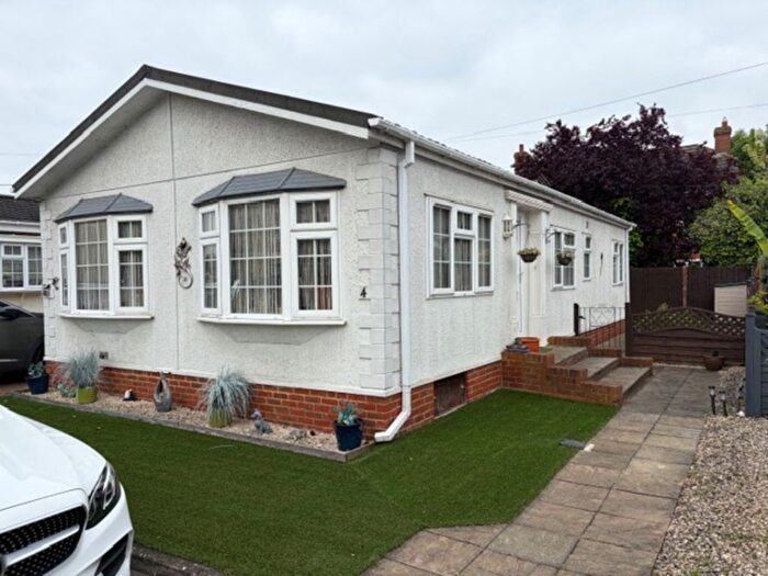 Park Home For Sale In Lakeside Park, Mead Lane, Chertsey, KT16