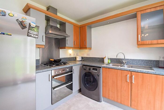 5 Bedroom Semi-Detached House To Rent In Temple Court, Wakefield, WF1