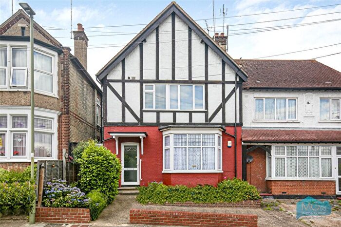 2 Bedroom Apartment For Sale In Oakhurst Avenue, East Barnet, Barnet, EN4