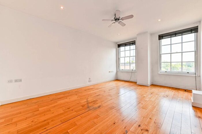 2 Bedroom Flat To Rent In Stoke Newington High Street, Stoke Newington, London, N16